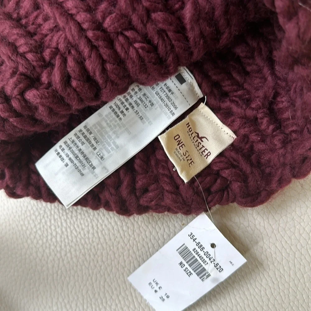 Hollister Burgundy Chunky Knit Pom Pom hat NWT ! - Picture 3 of 4